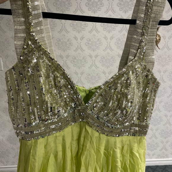 BRAND NEW DRESS - Picture 4 of 5